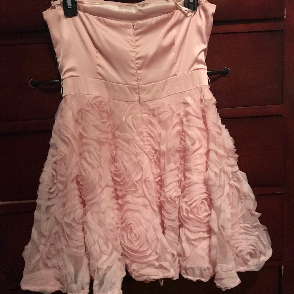 Light pink party dress. - Picture 5 of 7